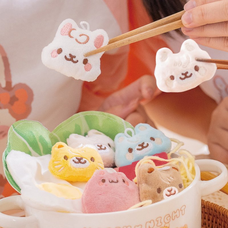 │毛绒│饰品│吊饰 │挂件│别针│饰品 - 钥匙链/钥匙包 - 棉．麻 多色