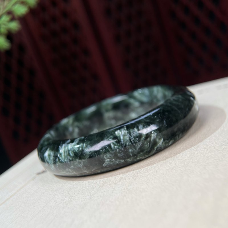 精品俄罗斯绿龙晶手镯54MM 整圈满龙纹绿泥石手环 提升灵性能量 - 手链/手环 - 水晶 绿色