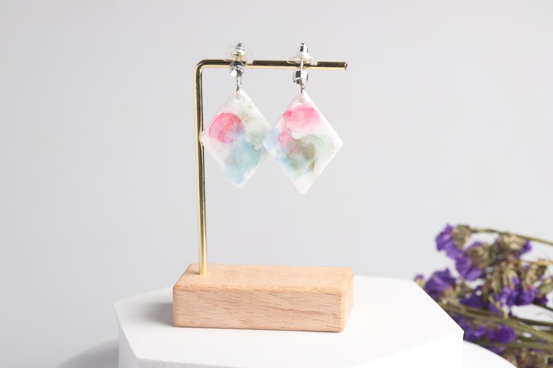 Handmade resin earrings - 耳环/耳夹 - 塑料 白色