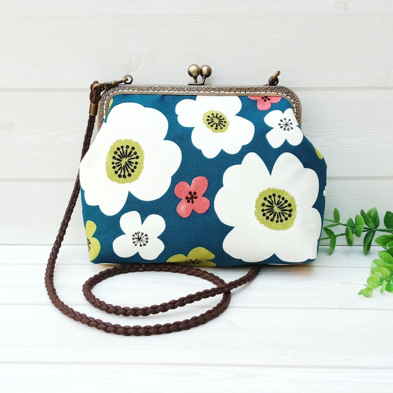 【口金斜背包】繁花绽放 - 侧背包/斜挎包 - 棉．麻 绿色