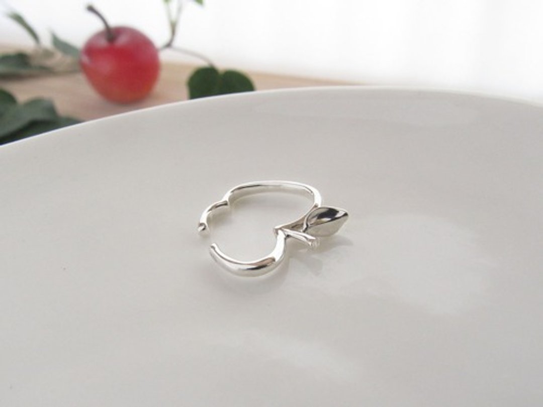 Apple ear cuff - 耳环/耳夹 - 纯银 