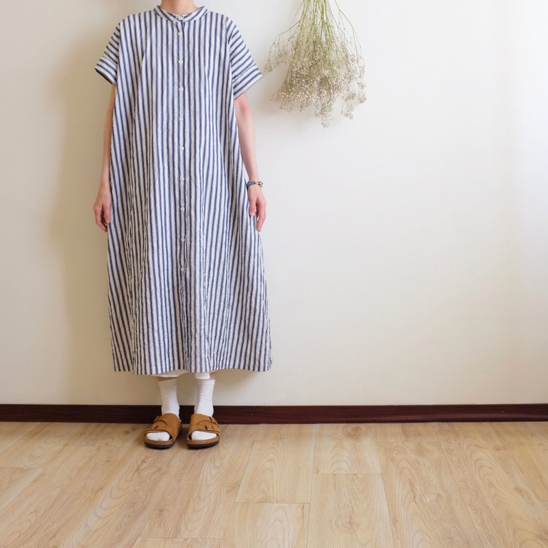 日常手作服 蓝色条纹亨利小立领开扣短袖洋装 皱感纯棉 - 洋装/连衣裙 - 棉 多色