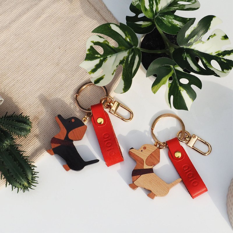 【实木吊饰】白腊肠狗/ 悠游卡/定制刻字/送礼首选/情人节礼盒/ - 吊饰 - 木头 