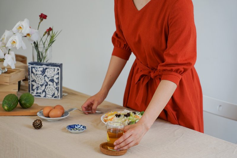 V领绑带连身裙 - 洋装/连衣裙 - 棉．麻 红色