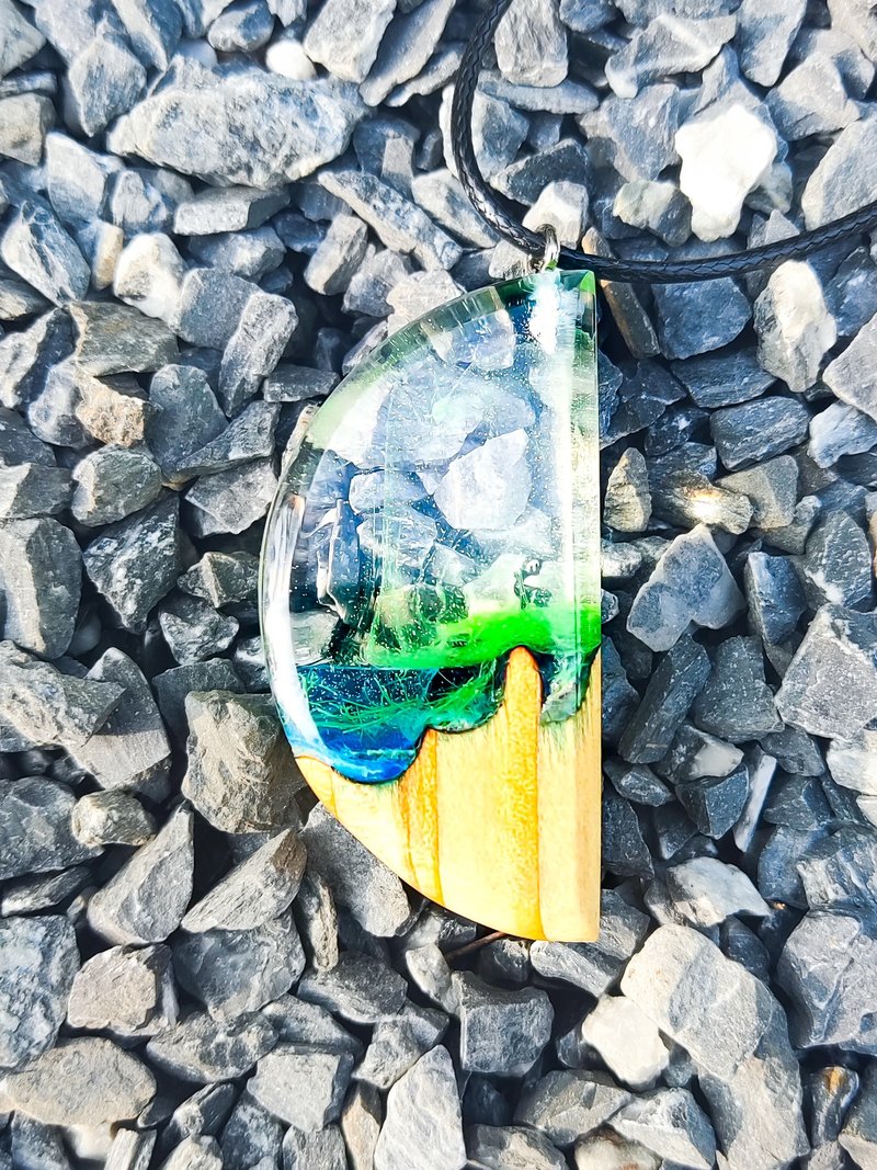 伊甸园的麋鹿精灵 - 项链 - 木头 绿色