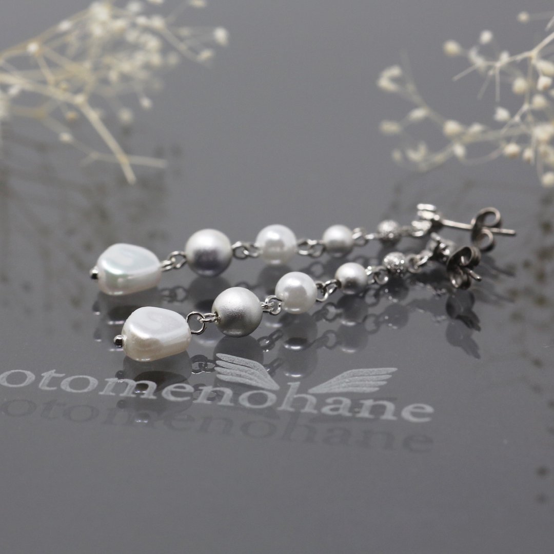 Mermaid earrings & pierced earrings - 耳环/耳夹 - 塑料 白色