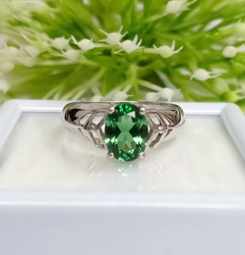 天然绿色托帕石银戒指 8 x 6 mm 礼物或特殊日子的戒指 - 戒指 - 纯银 绿色