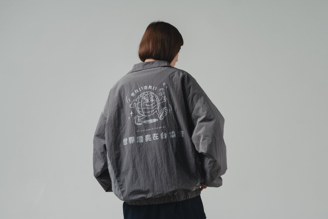 【世界漂亮在台协会】做你的刺绣外套_防风双层拉链外套 - 女装休闲/机能外套 - 防水材质 灰色