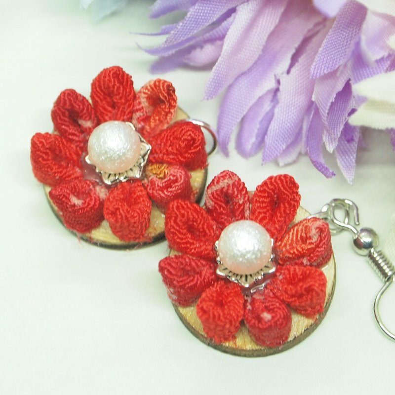 tsumami zaiku耳环/花 - 耳环/耳夹 - 其他人造纤维 红色