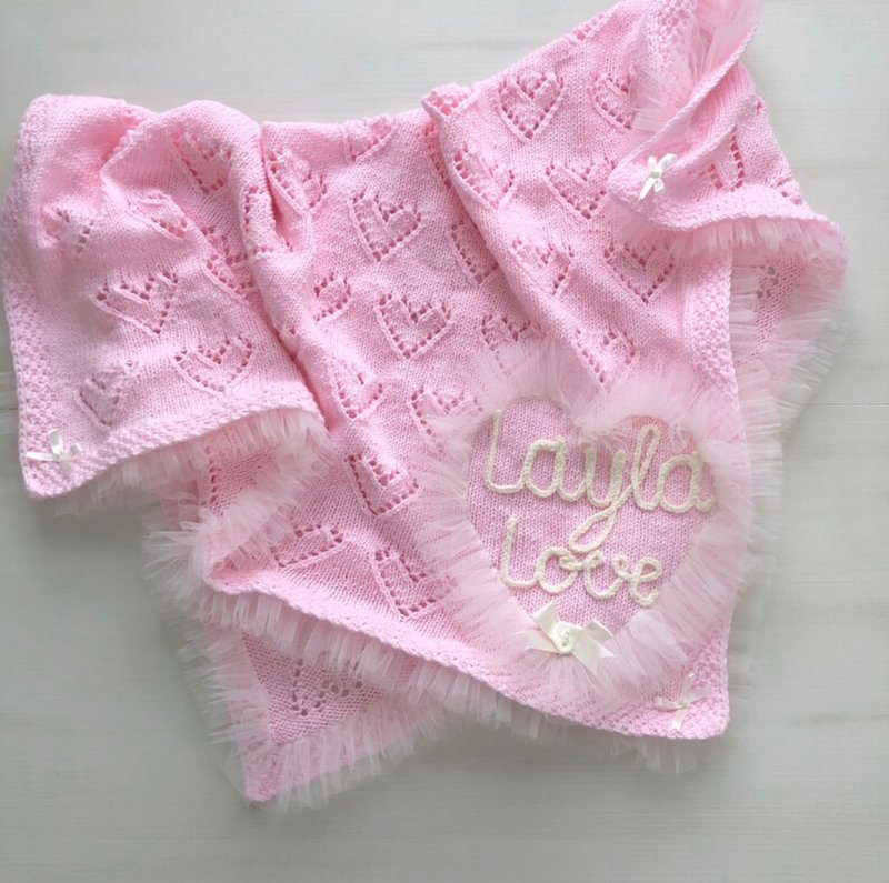 Pink hand knit blanket with ivory tulle and name of baby . - 其他 - 其他材质 