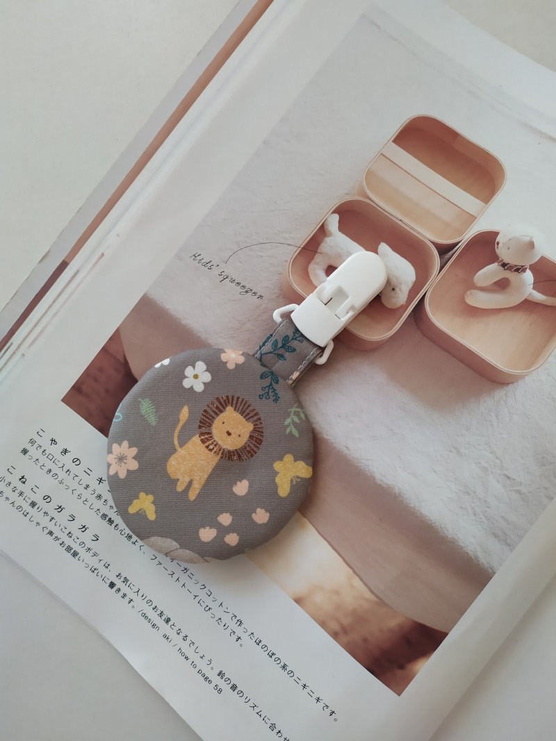 【5日内出货】灰底狮子 平安符袋 弥月礼物 平安符袋 香火袋 - 围嘴/口水巾 - 棉．麻 