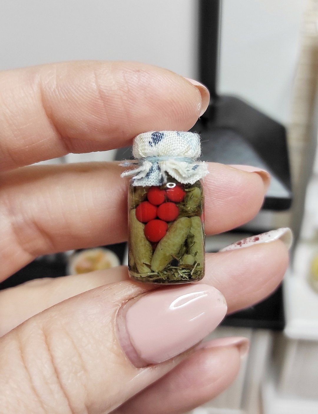 Handmade, mini food, diorama, dollhouse decor, 1 12 scale, tomatoes in jars - 玩偶/公仔 - 粘土 