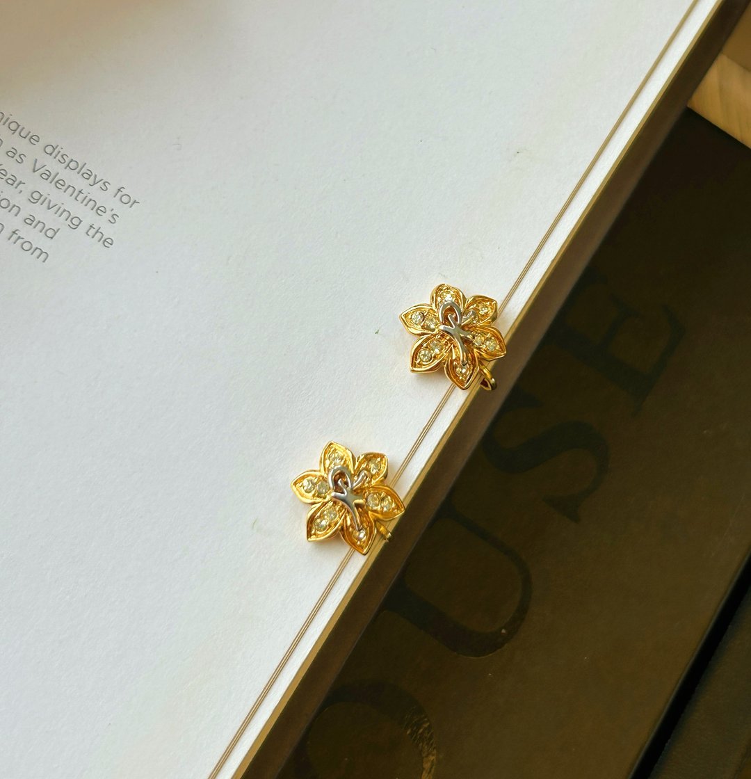 法产中古珍品耳夹 Nina Ricci 浓金精致花朵 璀璨微镶灵动耳饰 - 耳环/耳夹 - 其他金属 金色