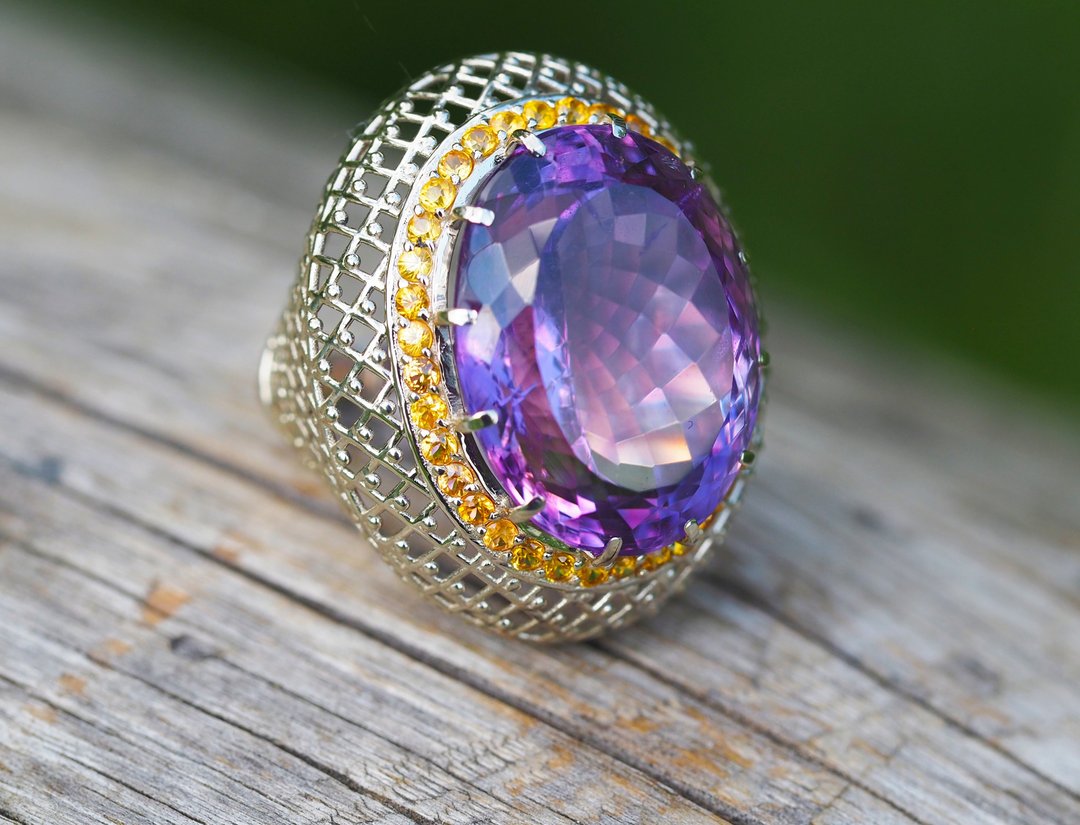 Oval cut amethyst cocktail ring with sapphires - 戒指 - 贵金属 金色