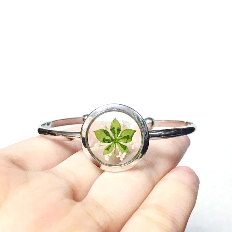 REVERIE JEWELLERY - Silver Frame Bangle (透明叶片押花手镯) - 手链/手环 - 其他金属 绿色