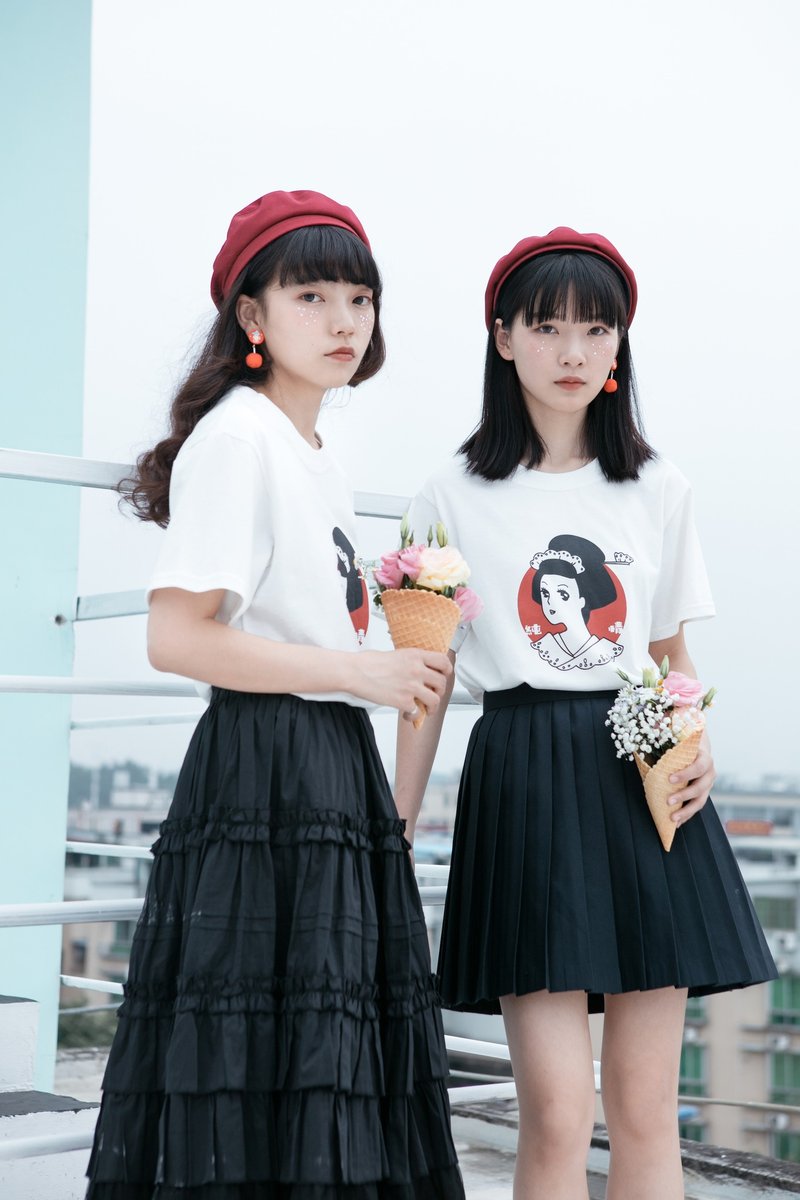 【纯情宇宙】蕾丝装艺伎 一件不能更纯情的T恤 - 女装 T 恤 - 棉．麻 