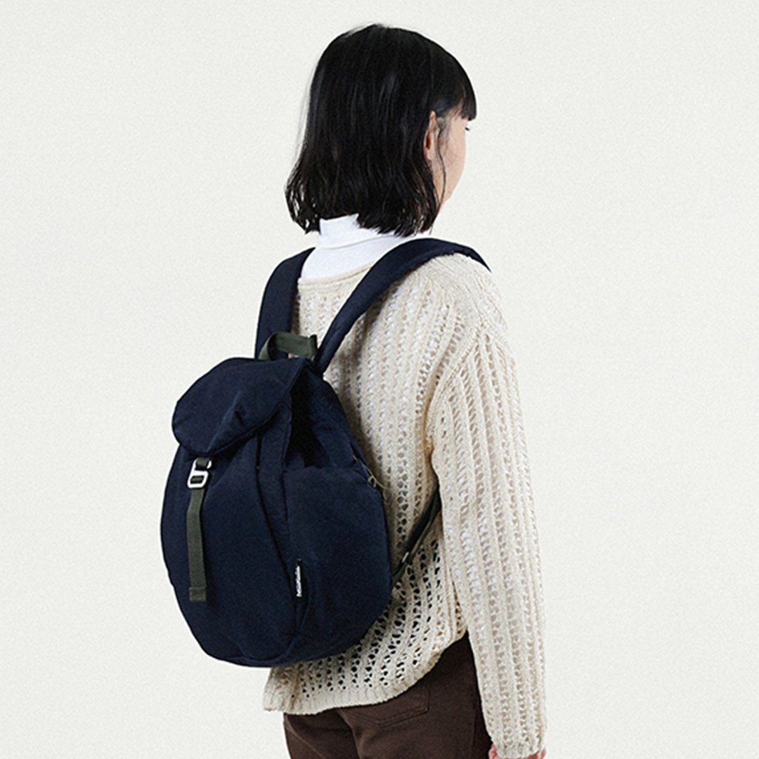 【FW25全新Wander系列】RORY 日常随身背包 中号 (莓果蓝) - 后背包/双肩包 - 环保材料 蓝色