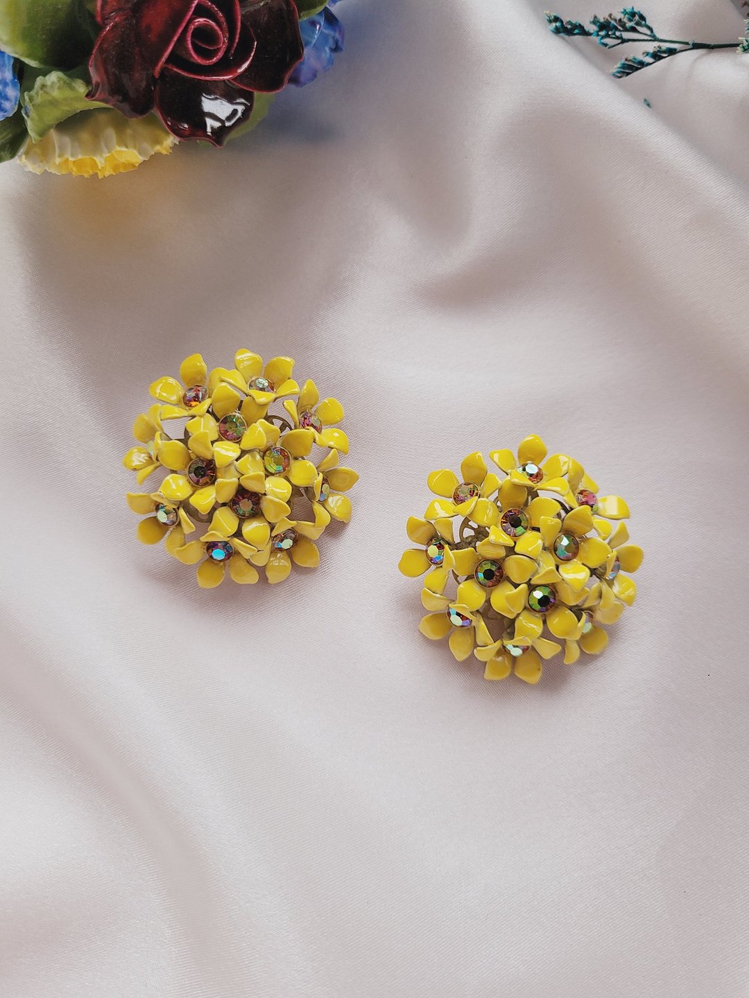 美国西洋古董饰品 / KRAMER大型鲜黄色釉质花簇古董夹式耳环 - 耳环/耳夹 - 其他金属 
