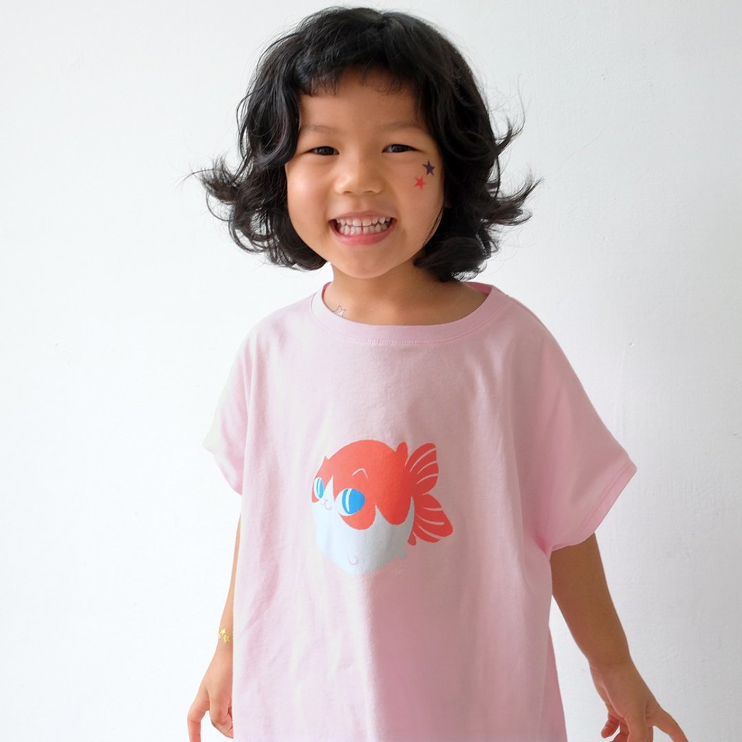 Kids Tisha金鱼喵/儿童纯棉Tshirt 落肩款/粉-中性版 儿童节 - 童装上衣 - 棉．麻 粉红色