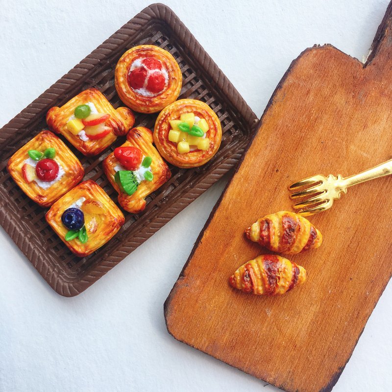 迷你仿真可爱丹麦酥925银耳钉Miniature Cupcakes Earrings - 耳环/耳夹 - 粘土 