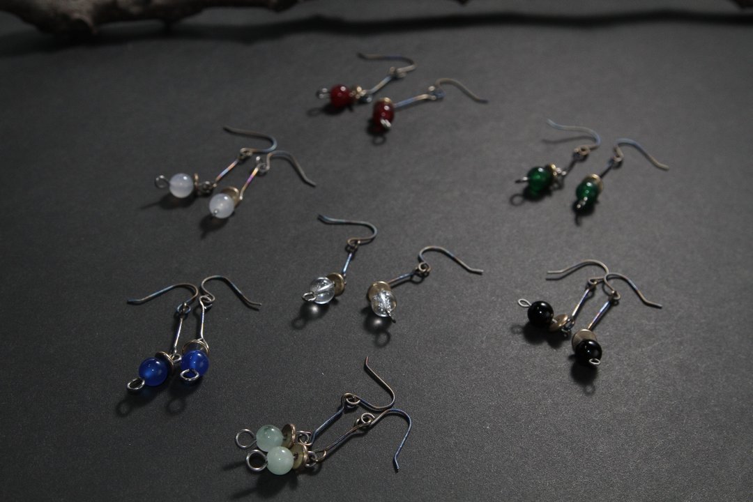 【太空系列】送礼首选 纯钛 +7 色宝石耳环  (烧色) - 耳环/耳夹 - 其他金属 多色