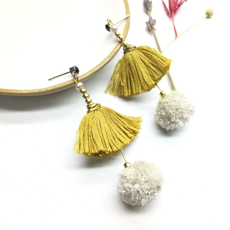 老林杂货l手工流苏毛球 毛茸茸的耳上洋装 耳勾l耳针l耳夹 芥末黄 - 耳环/耳夹 - 绣线 黄色