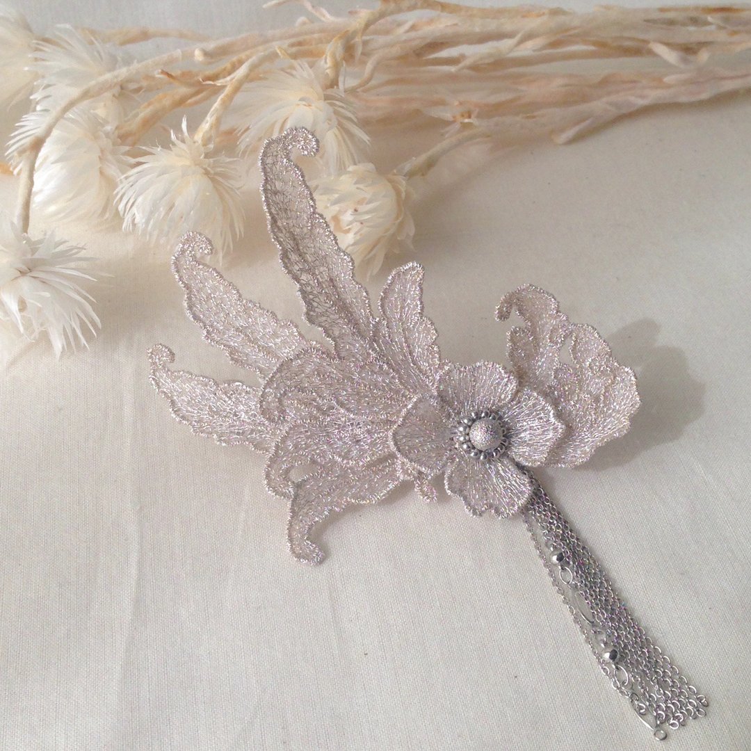Arabesque embroidery Valletta Silver - 发饰 - 绣线 银色