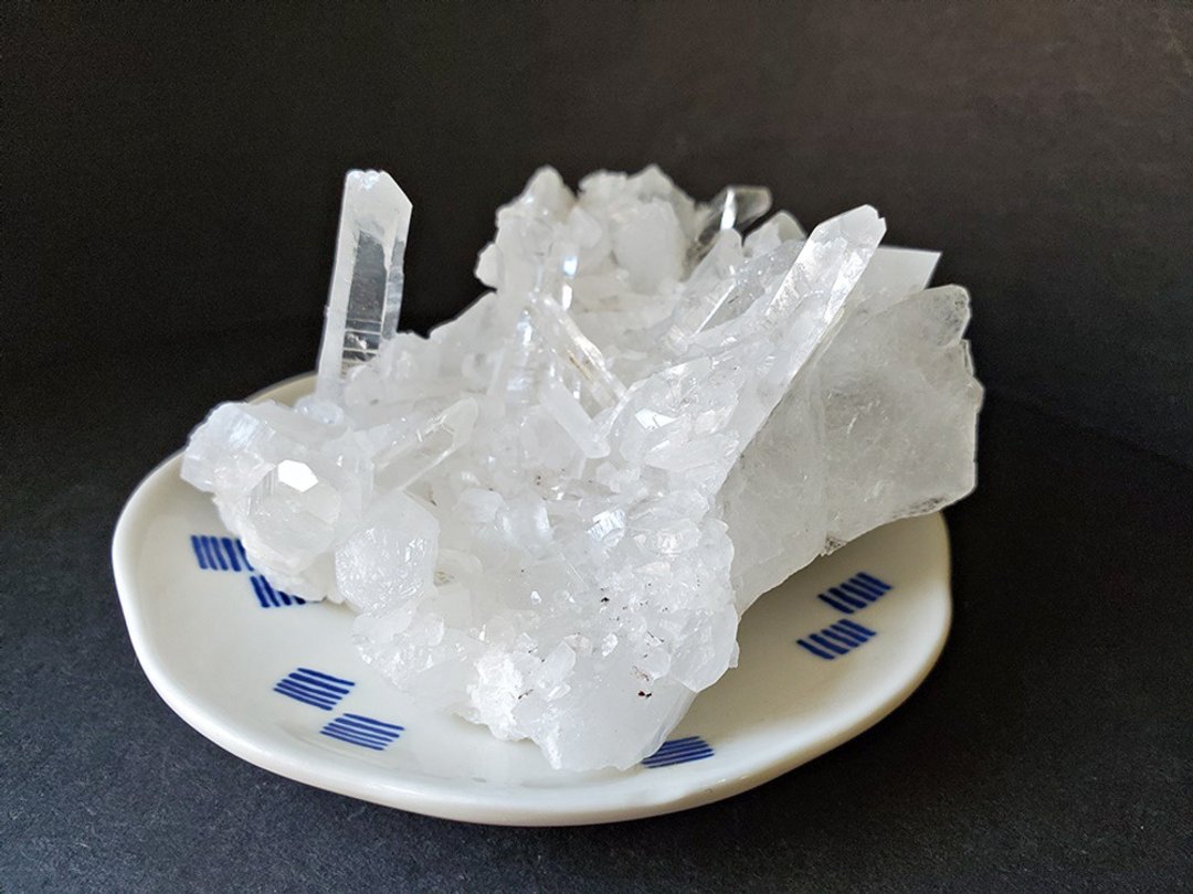 艺术日本风格陶瓷底座配特级天然冰种白晶簇 - 其他 - 宝石 白色