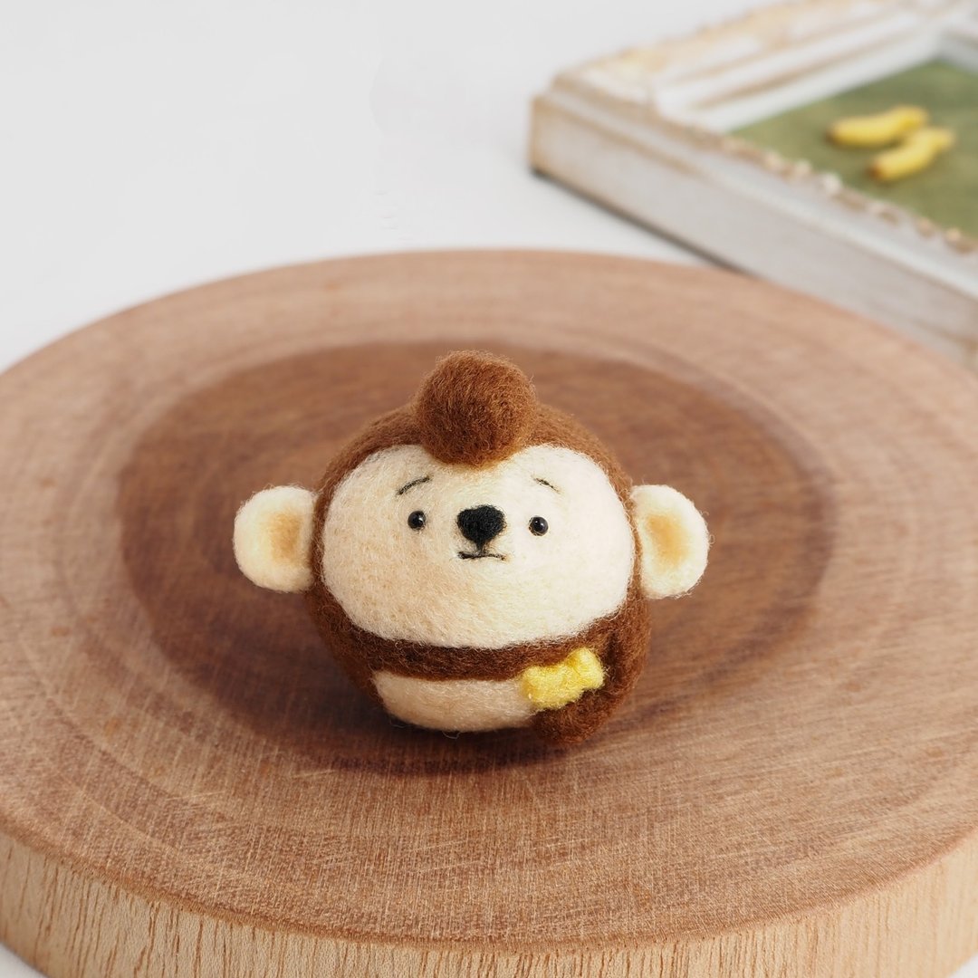 Mayu Monkey -Banana as an Accompanying Banana- Wool Felt - 摆饰 - 其他人造纤维 咖啡色