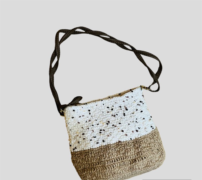 麻绳+日本点点设计毛线斜坡编织包 - 侧背包/斜挎包 - 其他材质 白色