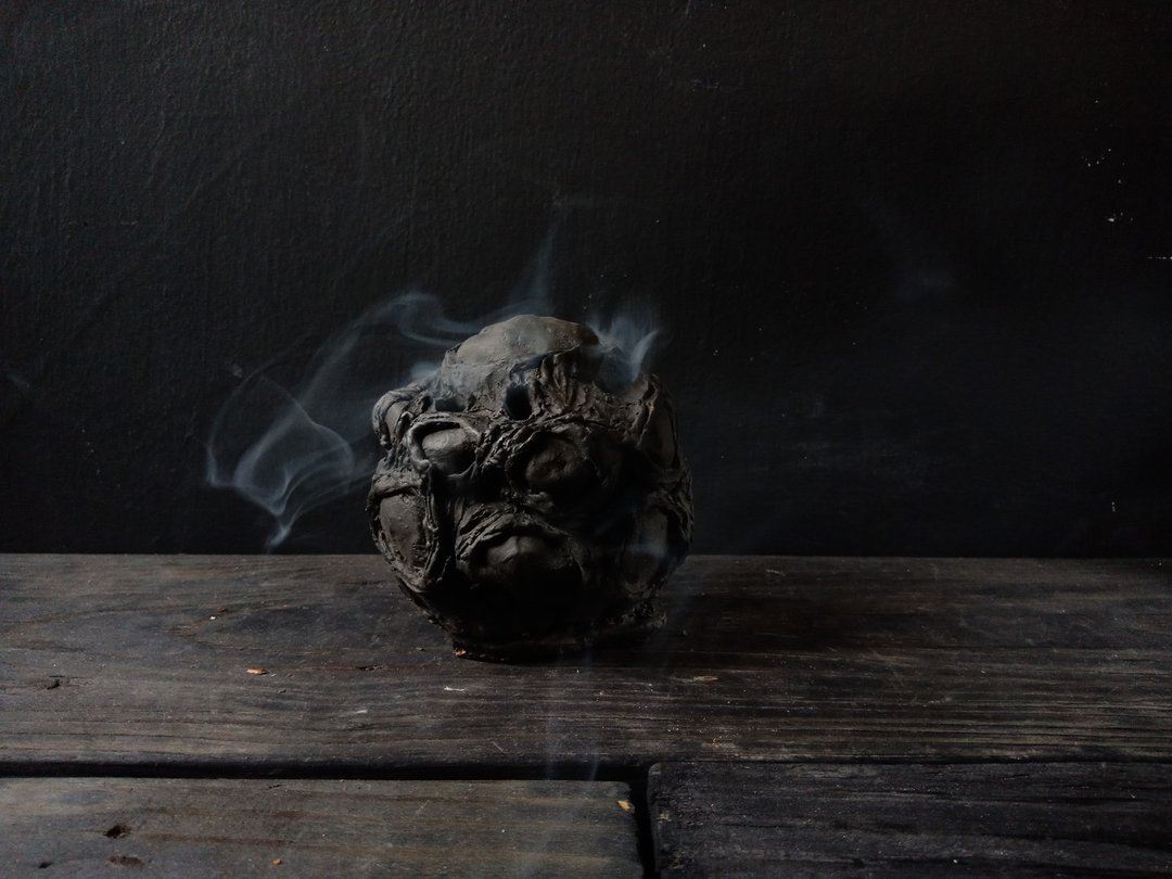 圆状黑石 (诡异雕塑 艺术品 蜡烛罩 薰香罩 香椎罩 塔香罩) - 香薰/精油/线香 - 陶 黑色