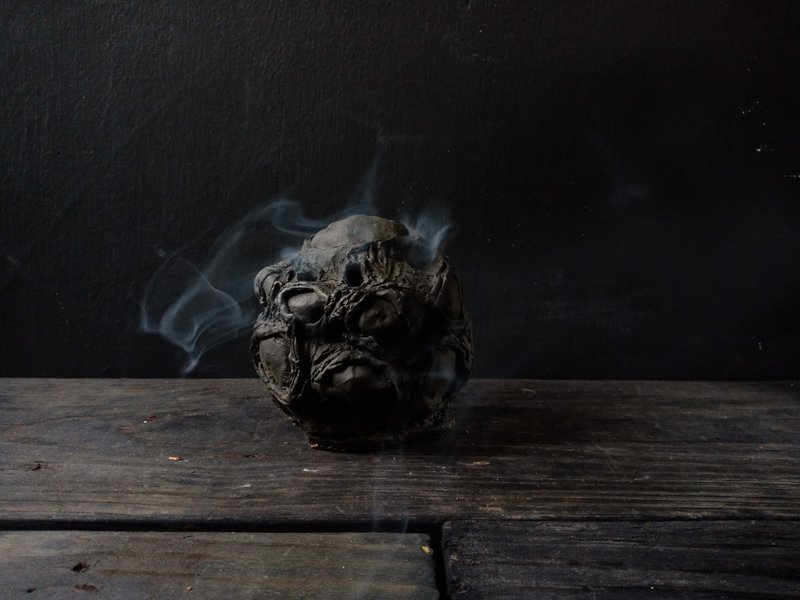 圆状黑石 (诡异雕塑 艺术品 蜡烛罩 薰香罩 香椎罩 塔香罩) - 香薰/精油/线香 - 陶 黑色