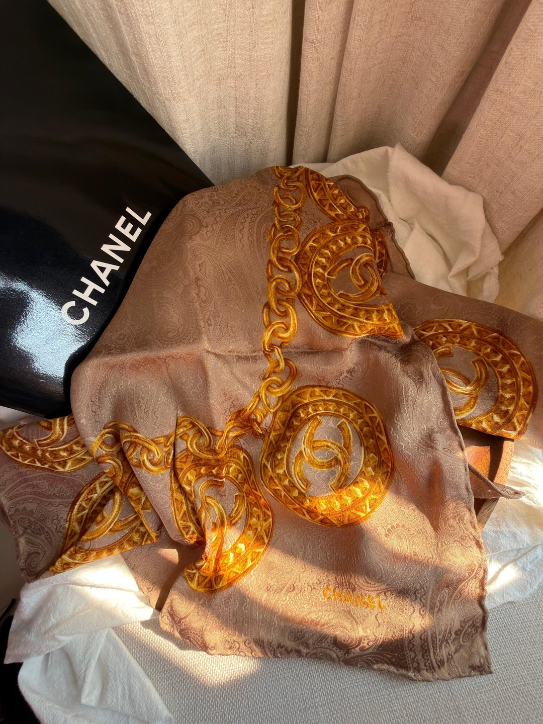 细节满满超美保存品 Chanel 链条图案腰果花暗纹正方大丝巾 - 丝巾 - 丝．绢 