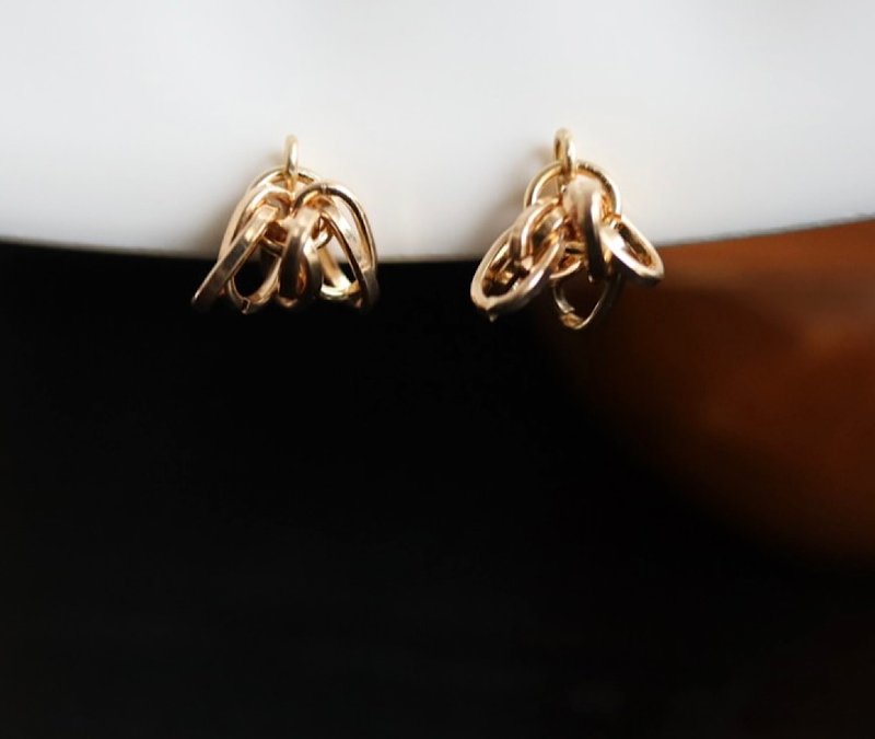 无痛耳环 / 独特的重叠式金色方形圆环耳环     金色  看起来像耳 - 耳环/耳夹 - 其他金属 金色