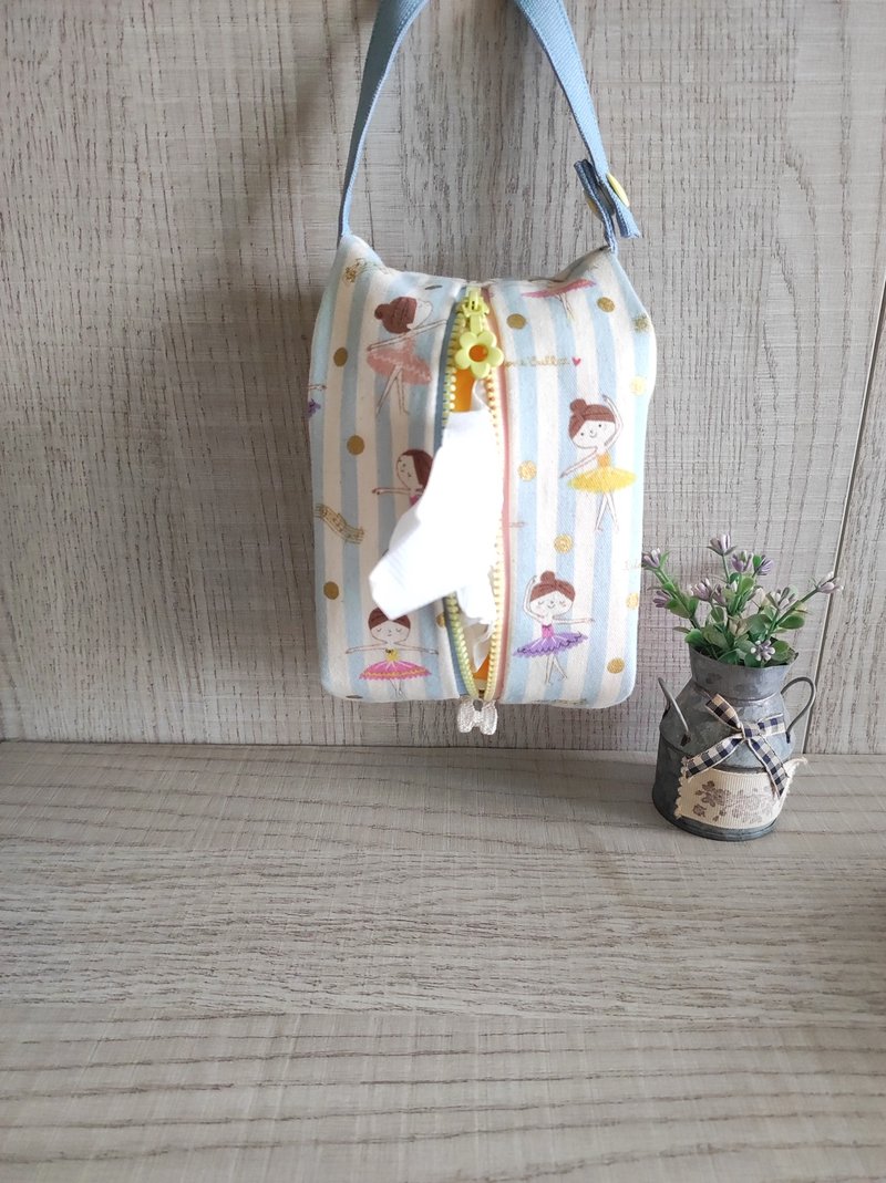 挂式平放两用面纸套(收纳包)-芭蕾娃娃 - 纸巾盒 - 棉．麻 