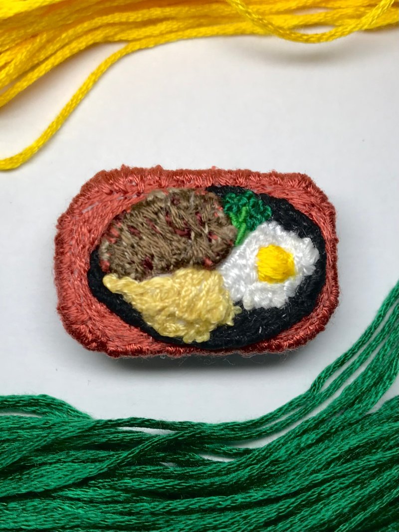 【台湾小吃】手工立体刺绣牛排别针B款/ 吃货专属/ 送礼推荐 - 徽章/别针 - 绣线 咖啡色