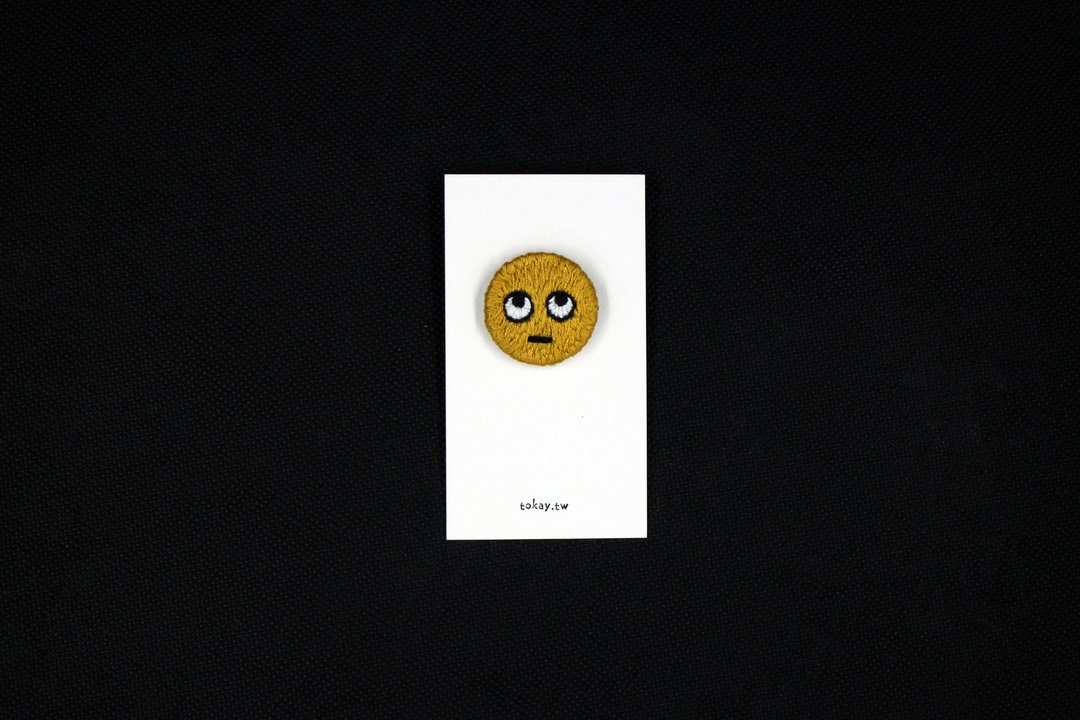 EYE ROLL EMOJI  表情符号刺绣徽章 胸针 翻白眼 - 胸针 - 绣线 橘色
