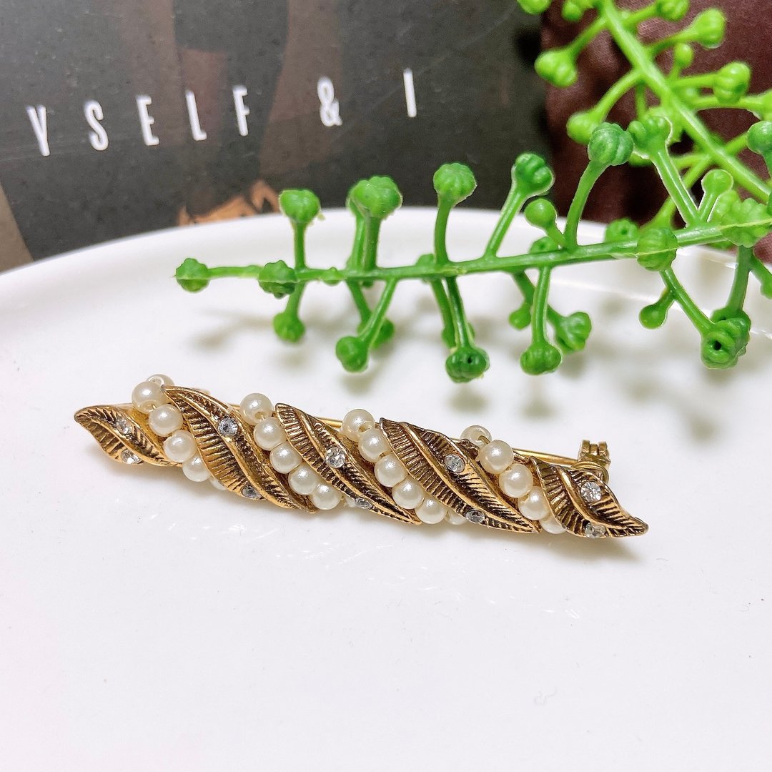 【西洋古董饰品】缠绕旋转珍珠感串 叶脉莱茵镶嵌 胸针胸章 - 胸针 - 贵金属 金色