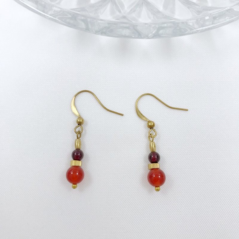 古典。天然红玛瑙 石榴石 黄铜耳勾 耳夹 避邪 正能量 圣诞节穿搭 - 耳环/耳夹 - 水晶 
