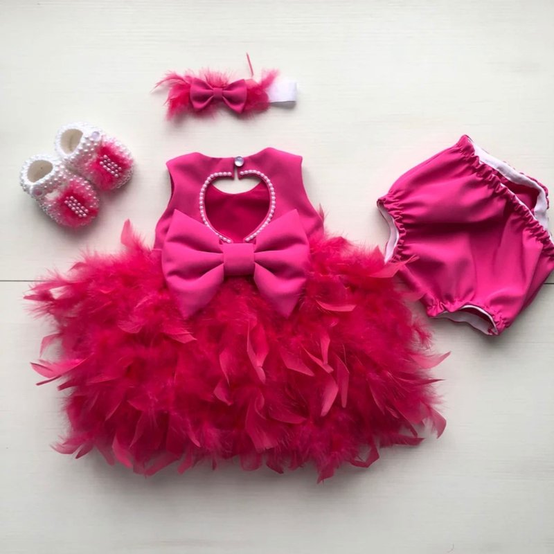 Fuchsia dress with feathers and white pearls, headband, panties and shoes. - 童装礼服/连衣裙 - 其他金属 