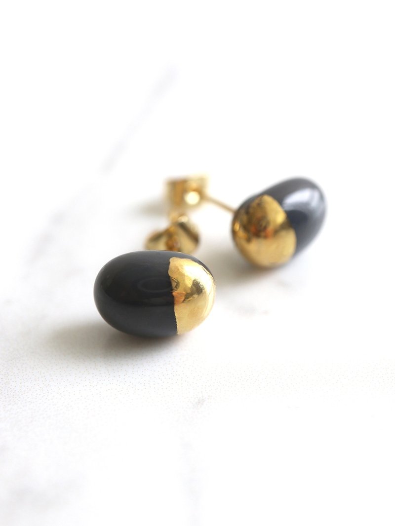 PILLOLA 玻璃耳丁 - Grey  手工烧制玻璃 简约椭圆形耳丁 耳环 - 耳环/耳夹 - 玻璃 灰色