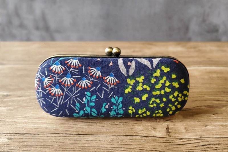 日本缤纷花卉 口金盒 眼镜盒 - 眼镜盒/眼镜布 - 棉．麻 