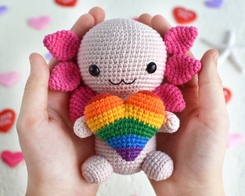 Axolotl plush with rainbow heart / Axolotl pride / LGBTQ - 玩偶/公仔 - 棉．麻 