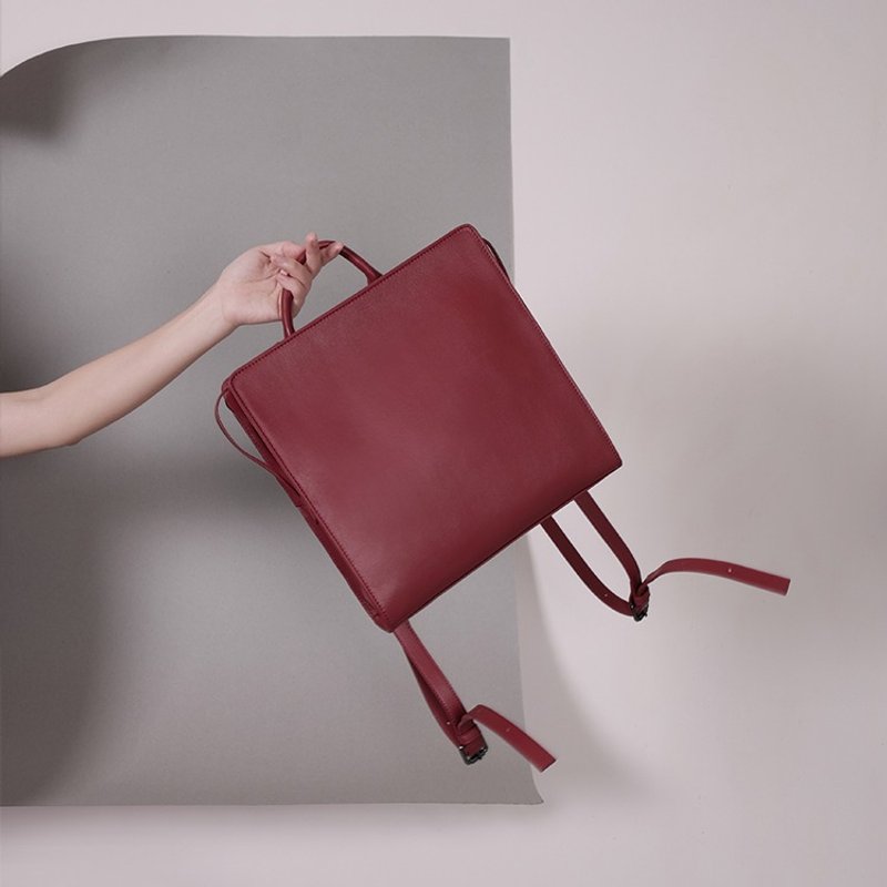 TREBLE Z 新款SQUARE 2.0系列原创设计真皮方形双肩包 酒红色 - 后背包/双肩包 - 真皮 红色