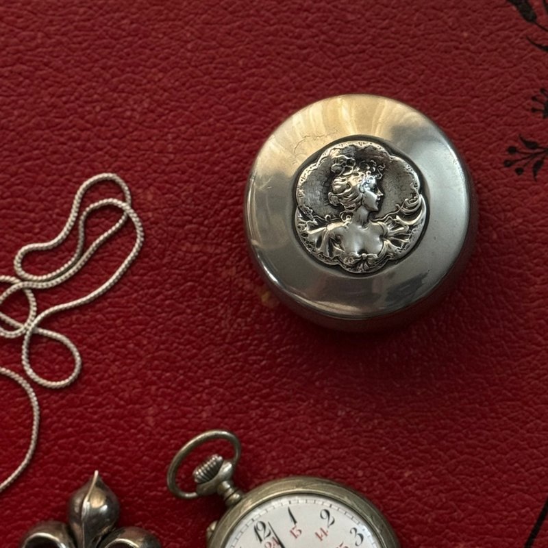 50545-绝美法国19世纪仕女雕饰锡盒 - 收纳用品 - 其他金属 