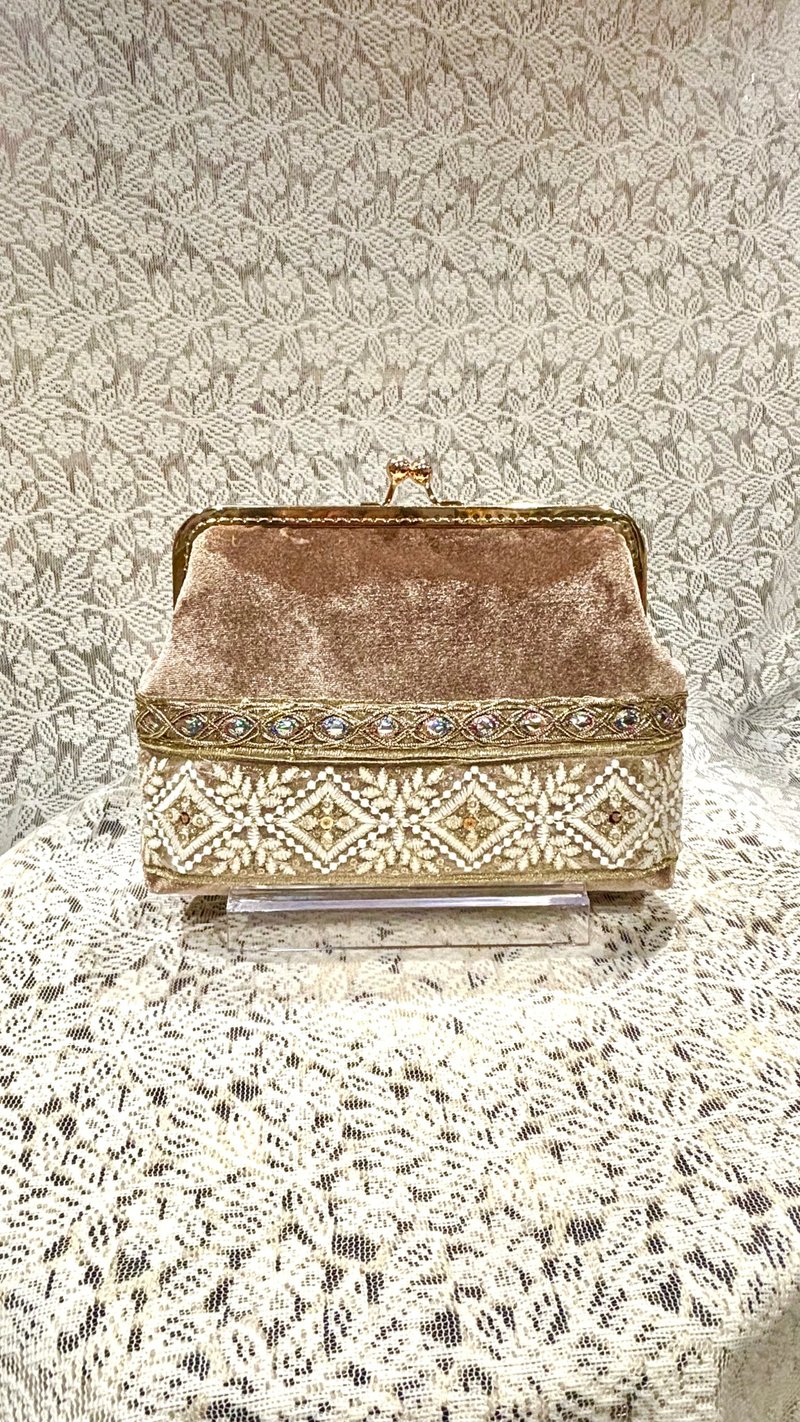 MBC 人手制 18cm方形口金 丝绒刺绣带 炭啡色 - 侧背包/斜挎包 - 棉．麻 咖啡色