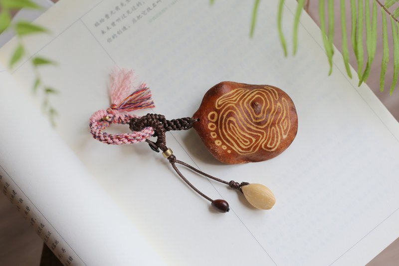 No.8-原創手作 & 植物果壳 | 蓝花楹雕刻  藏式编绳 | 一物一图 - 吊饰 - 植物．花 多色