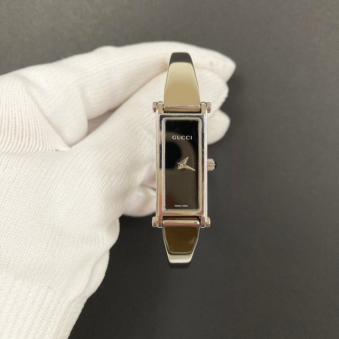 GUCCI 1500L 少见银色长方形 黑色表盘 手环式表带 古董表 - 女表 - 其他金属 银色