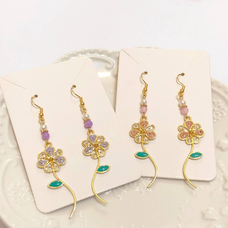 金属小花耳环 手作 干燥花 日本树脂 真花 - 耳环/耳夹 - 树脂 多色