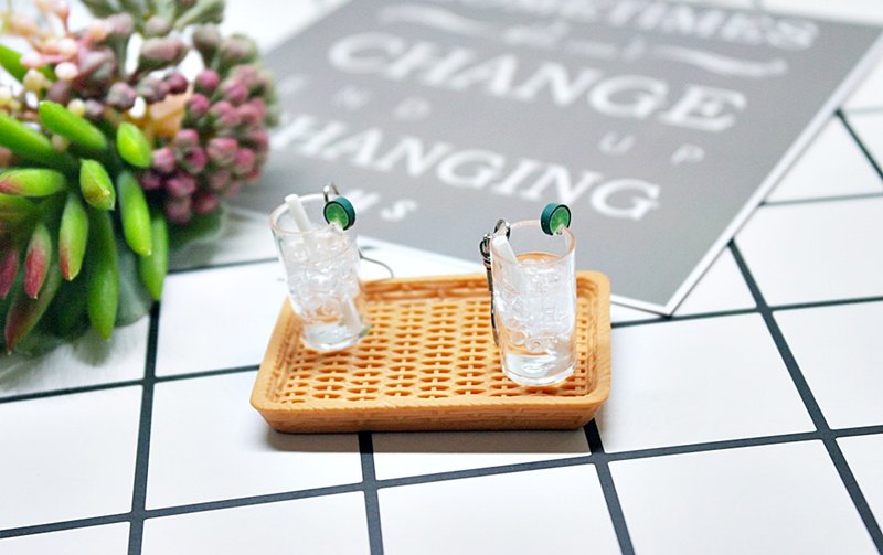 UV胶X不锈钢勾式耳环 <绿柠檬汽泡水> #可爱 #俏皮 #仿真 - 耳环/耳夹 - 树脂 白色